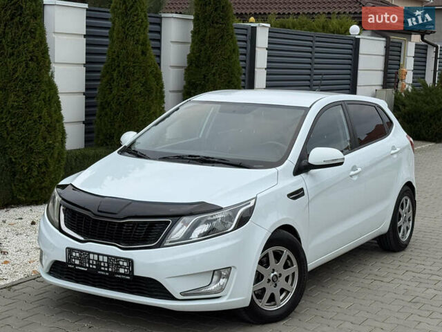 Білий Кіа Ріо, об'ємом двигуна 1.59 л та пробігом 163 тис. км за 8200 $, фото 2 на Automoto.ua