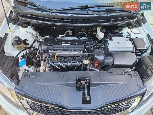 Белый Киа Рио, объемом двигателя 1.6 л и пробегом 28 тыс. км за 9500 $, фото 12 на Automoto.ua