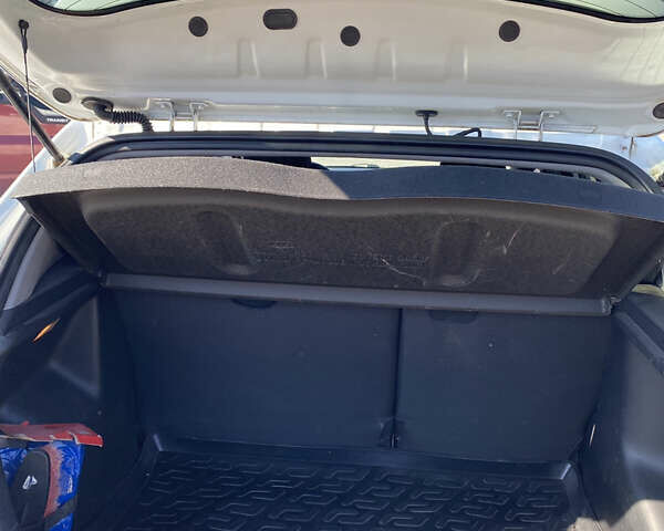 Білий Кіа Ріо, об'ємом двигуна 1.4 л та пробігом 101 тис. км за 7000 $, фото 16 на Automoto.ua