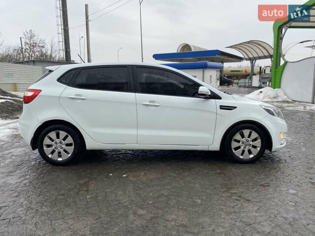 Белый Киа Рио, объемом двигателя 1.59 л и пробегом 210 тыс. км за 6700 $, фото 3 на Automoto.ua