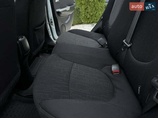 Білий Кіа Ріо, об'ємом двигуна 1.59 л та пробігом 163 тис. км за 8200 $, фото 41 на Automoto.ua