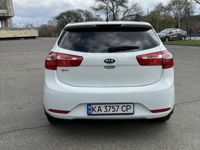 Білий Кіа Ріо, об'ємом двигуна 1.6 л та пробігом 196 тис. км за 7500 $, фото 6 на Automoto.ua