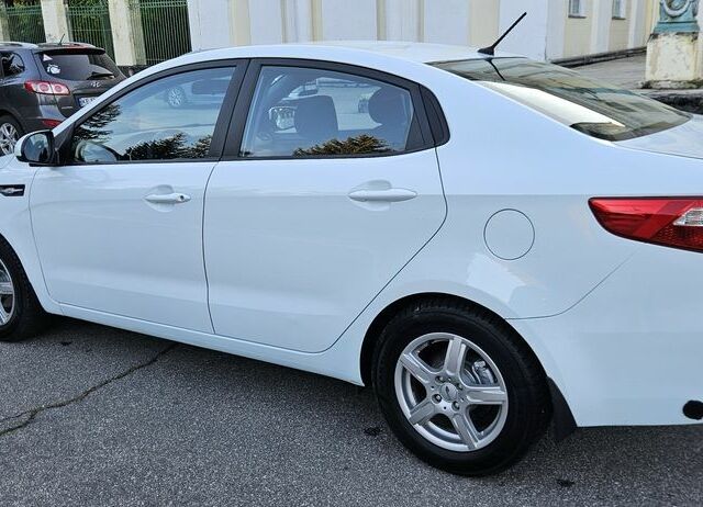 Белый Киа Рио, объемом двигателя 1.4 л и пробегом 105 тыс. км за 6300 $, фото 11 на Automoto.ua