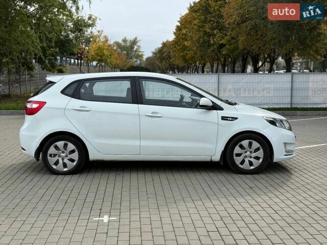 Білий Кіа Ріо, об'ємом двигуна 1.6 л та пробігом 99 тис. км за 8700 $, фото 3 на Automoto.ua