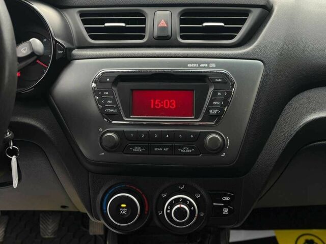 Білий Кіа Ріо, об'ємом двигуна 1.4 л та пробігом 200 тис. км за 6900 $, фото 16 на Automoto.ua