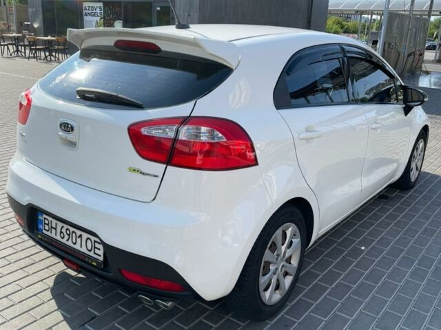 Белый Киа Рио, объемом двигателя 1.4 л и пробегом 247 тыс. км за 8200 $, фото 6 на Automoto.ua