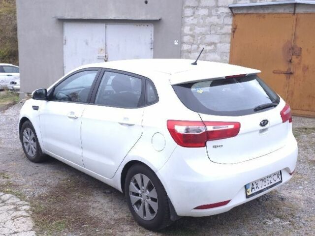 Білий Кіа Ріо, об'ємом двигуна 1.59 л та пробігом 296 тис. км за 5500 $, фото 2 на Automoto.ua