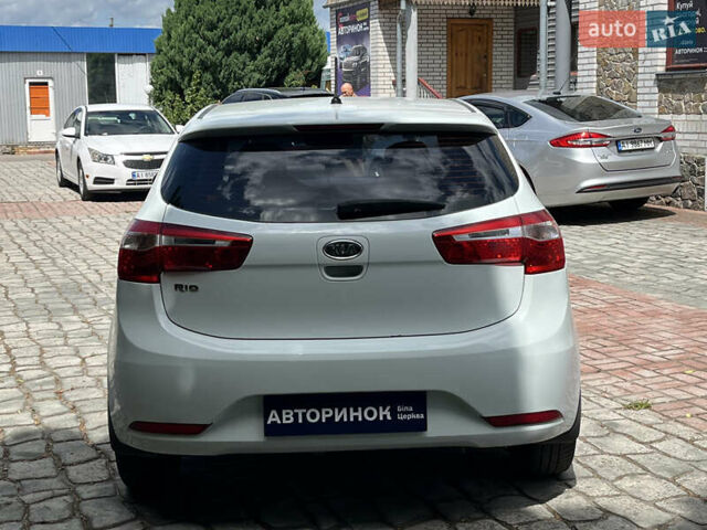 Білий Кіа Ріо, об'ємом двигуна 1.4 л та пробігом 279 тис. км за 7200 $, фото 4 на Automoto.ua