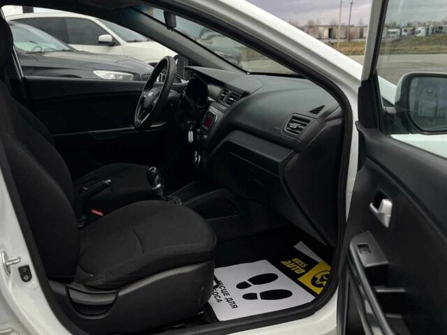 Білий Кіа Ріо, об'ємом двигуна 1.4 л та пробігом 200 тис. км за 6900 $, фото 13 на Automoto.ua