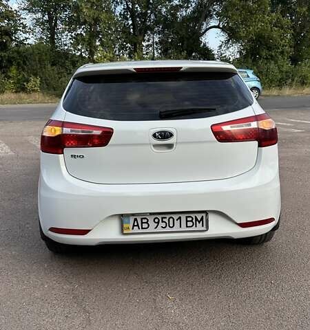 Білий Кіа Ріо, об'ємом двигуна 1.4 л та пробігом 128 тис. км за 8000 $, фото 4 на Automoto.ua