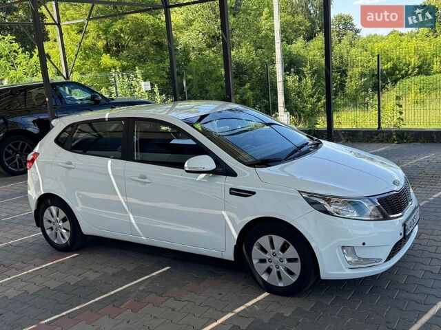 Белый Киа Рио, объемом двигателя 1.6 л и пробегом 138 тыс. км за 9500 $, фото 3 на Automoto.ua