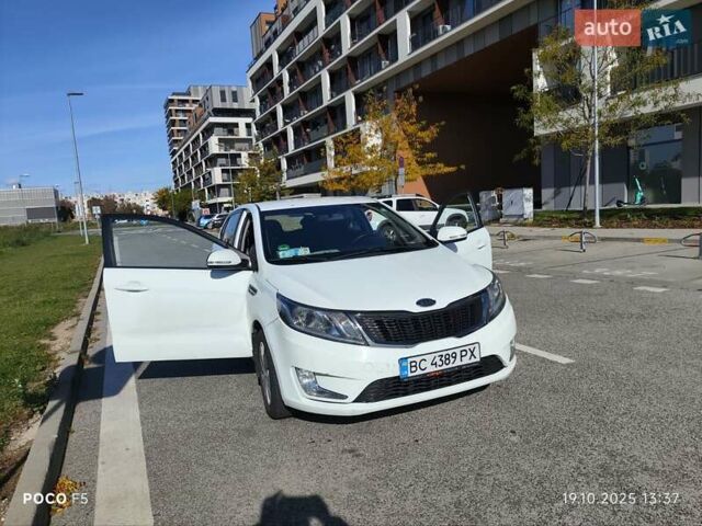 Белый Киа Рио, объемом двигателя 1.6 л и пробегом 114 тыс. км за 8300 $, фото 7 на Automoto.ua
