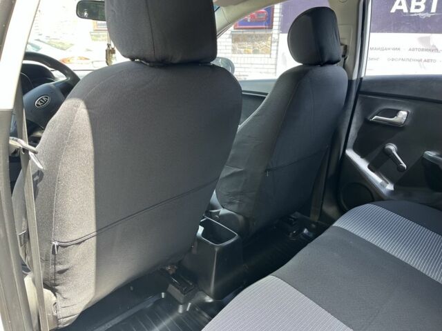 Белый Киа Рио, объемом двигателя 1.4 л и пробегом 279 тыс. км за 7000 $, фото 15 на Automoto.ua