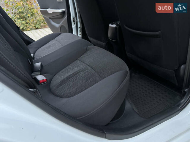 Білий Кіа Ріо, об'ємом двигуна 1.59 л та пробігом 163 тис. км за 8200 $, фото 40 на Automoto.ua