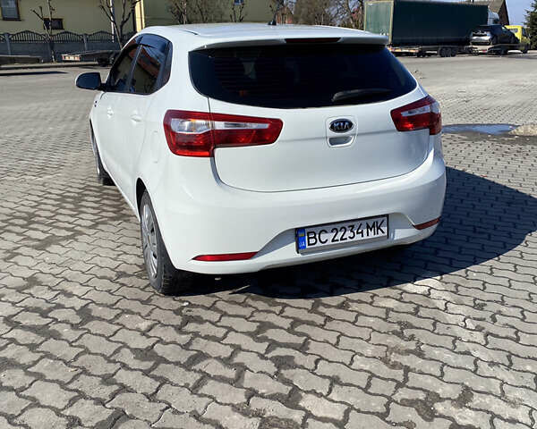 Білий Кіа Ріо, об'ємом двигуна 1.4 л та пробігом 101 тис. км за 7000 $, фото 1 на Automoto.ua