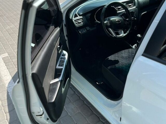 Белый Киа Рио, объемом двигателя 1.6 л и пробегом 173 тыс. км за 7200 $, фото 18 на Automoto.ua