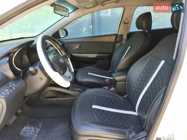 Білий Кіа Ріо, об'ємом двигуна 1.59 л та пробігом 192 тис. км за 8200 $, фото 8 на Automoto.ua
