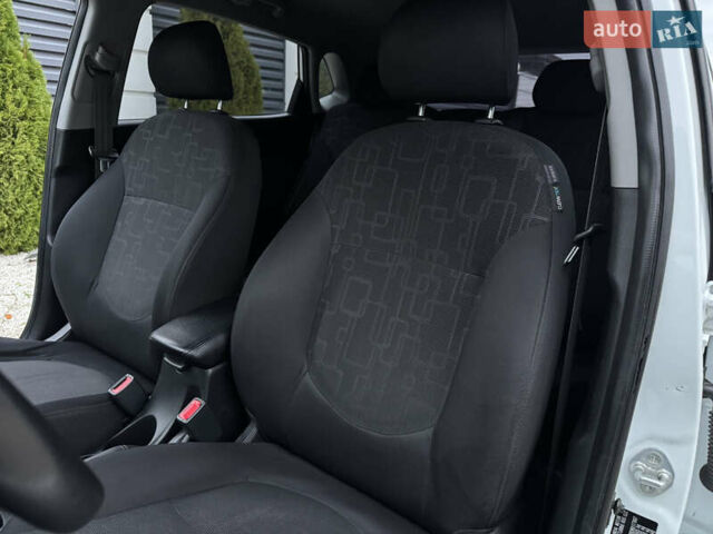 Білий Кіа Ріо, об'ємом двигуна 1.59 л та пробігом 163 тис. км за 8200 $, фото 30 на Automoto.ua