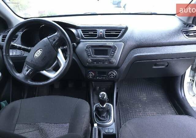 Белый Киа Рио, объемом двигателя 1.59 л и пробегом 296 тыс. км за 6200 $, фото 21 на Automoto.ua