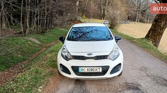 Белый Киа Рио, объемом двигателя 1.12 л и пробегом 210 тыс. км за 6300 $, фото 8 на Automoto.ua