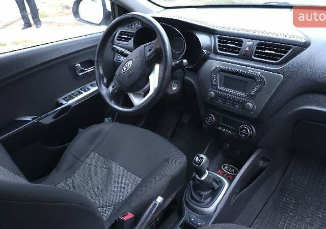 Белый Киа Рио, объемом двигателя 1.59 л и пробегом 296 тыс. км за 6200 $, фото 25 на Automoto.ua