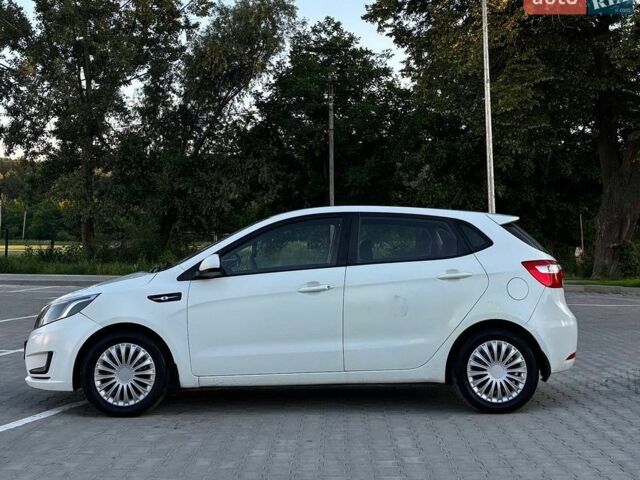 Білий Кіа Ріо, об'ємом двигуна 1.4 л та пробігом 330 тис. км за 3800 $, фото 6 на Automoto.ua