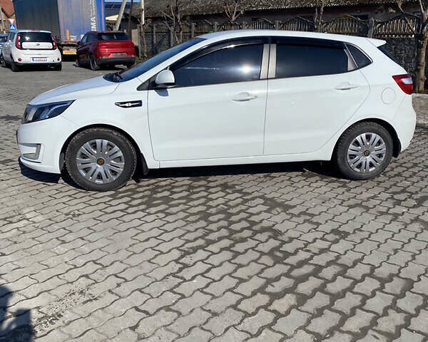 Білий Кіа Ріо, об'ємом двигуна 1.4 л та пробігом 101 тис. км за 7000 $, фото 3 на Automoto.ua