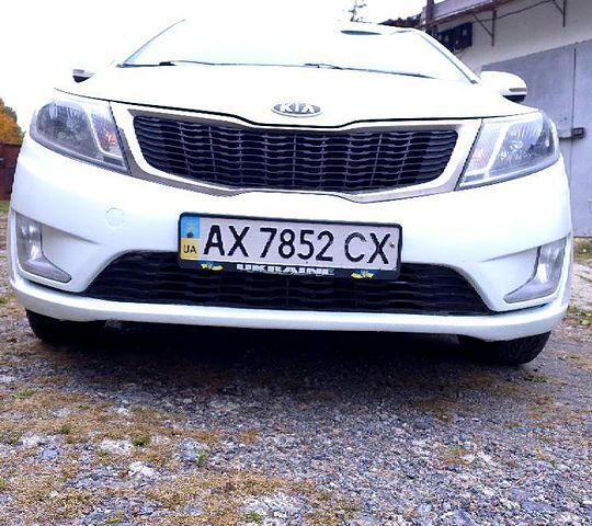 Белый Киа Рио, объемом двигателя 1.6 л и пробегом 296 тыс. км за 5500 $, фото 3 на Automoto.ua