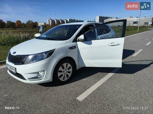 Белый Киа Рио, объемом двигателя 1.6 л и пробегом 114 тыс. км за 8300 $, фото 6 на Automoto.ua