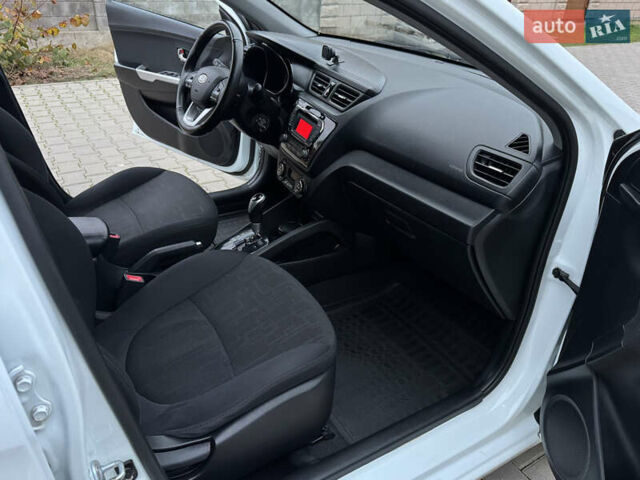 Білий Кіа Ріо, об'ємом двигуна 1.59 л та пробігом 163 тис. км за 8200 $, фото 34 на Automoto.ua