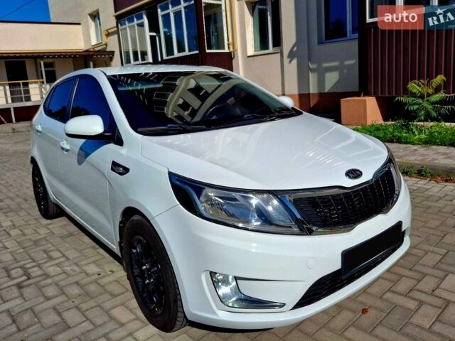 Білий Кіа Ріо, об'ємом двигуна 1.6 л та пробігом 185 тис. км за 7899 $, фото 2 на Automoto.ua