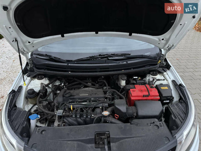 Білий Кіа Ріо, об'ємом двигуна 1.59 л та пробігом 163 тис. км за 8200 $, фото 49 на Automoto.ua