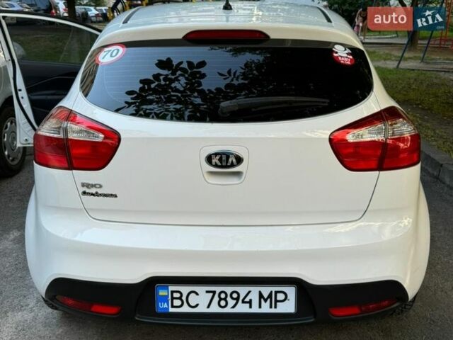 Белый Киа Рио, объемом двигателя 1.25 л и пробегом 144 тыс. км за 7000 $, фото 5 на Automoto.ua