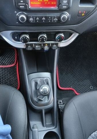 Белый Киа Рио, объемом двигателя 1.2 л и пробегом 203 тыс. км за 5600 $, фото 7 на Automoto.ua