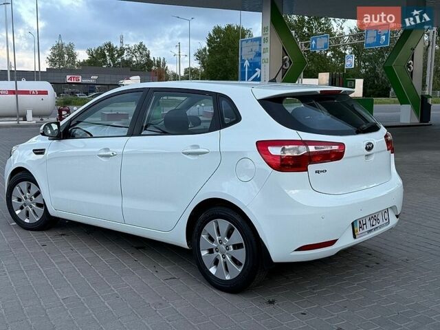 Белый Киа Рио, объемом двигателя 1.59 л и пробегом 28 тыс. км за 10000 $, фото 9 на Automoto.ua