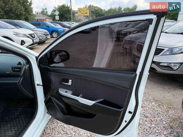 Белый Киа Рио, объемом двигателя 1.6 л и пробегом 173 тыс. км за 7499 $, фото 17 на Automoto.ua
