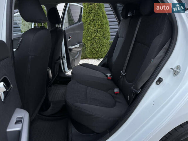 Білий Кіа Ріо, об'ємом двигуна 1.59 л та пробігом 163 тис. км за 8200 $, фото 39 на Automoto.ua