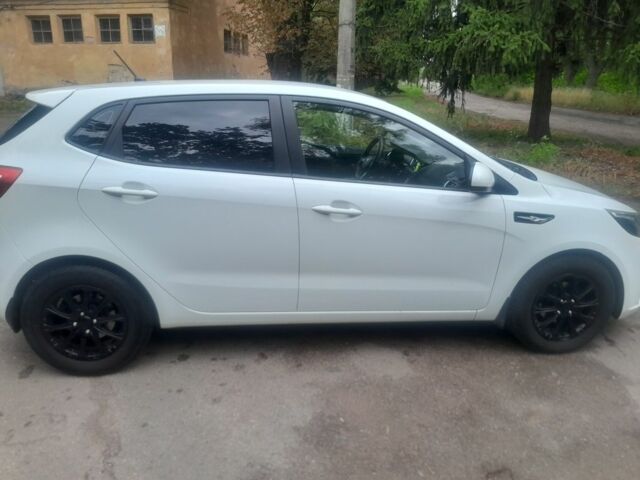 Білий Кіа Ріо, об'ємом двигуна 1.6 л та пробігом 189 тис. км за 6700 $, фото 4 на Automoto.ua