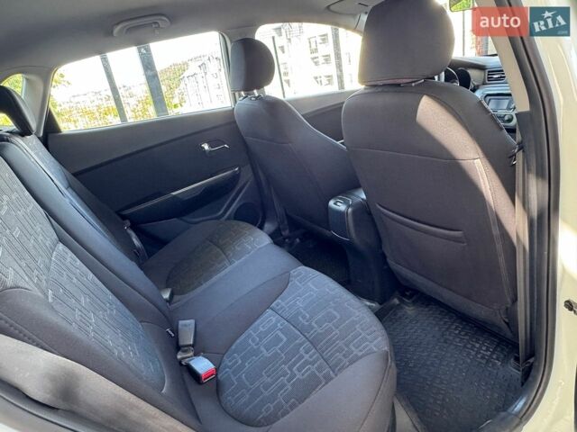 Белый Киа Рио, объемом двигателя 1.6 л и пробегом 138 тыс. км за 9500 $, фото 43 на Automoto.ua