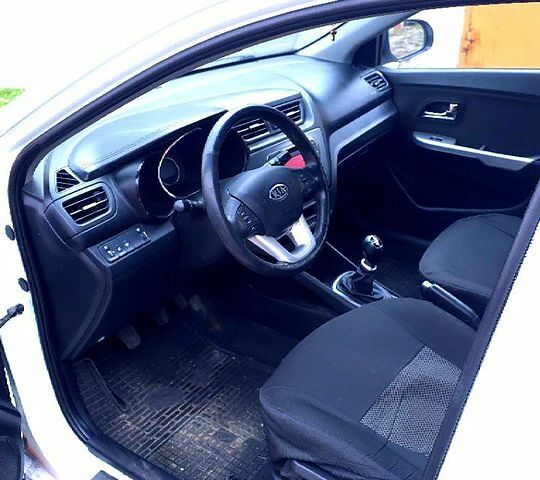 Белый Киа Рио, объемом двигателя 1.6 л и пробегом 296 тыс. км за 5500 $, фото 12 на Automoto.ua