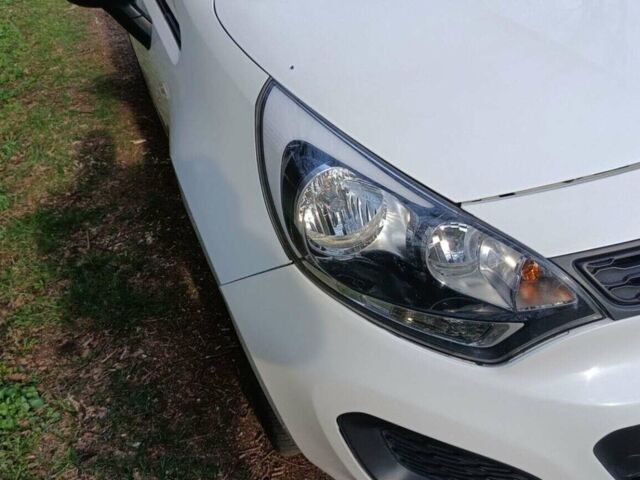 Білий Кіа Ріо, об'ємом двигуна 1.1 л та пробігом 210 тис. км за 6300 $, фото 3 на Automoto.ua