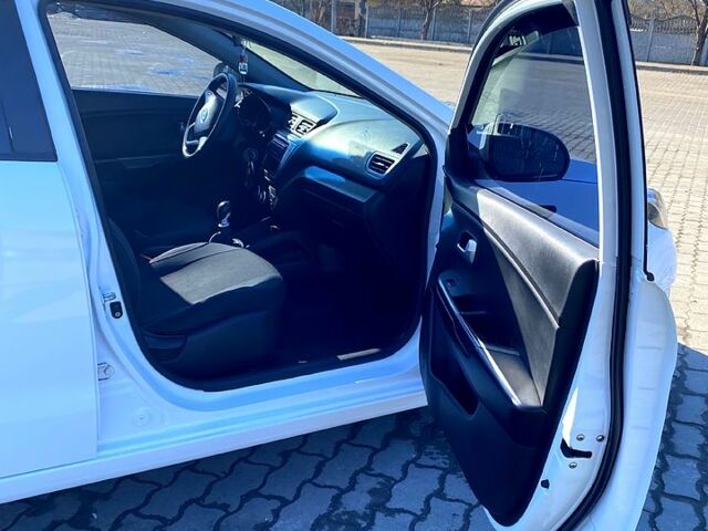 Белый Киа Рио, объемом двигателя 1.4 л и пробегом 102 тыс. км за 6850 $, фото 6 на Automoto.ua