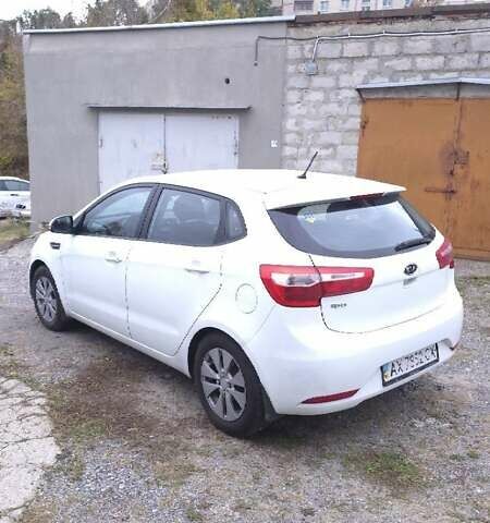 Белый Киа Рио, объемом двигателя 1.59 л и пробегом 296 тыс. км за 6200 $, фото 3 на Automoto.ua