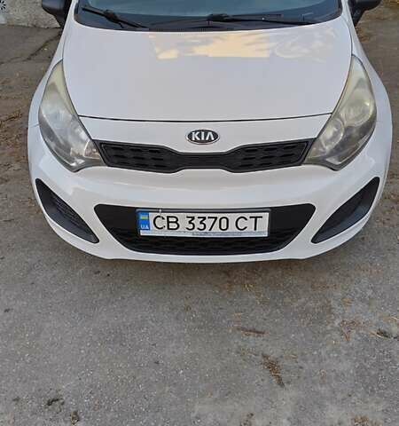 Белый Киа Рио, объемом двигателя 1.2 л и пробегом 203 тыс. км за 5600 $, фото 5 на Automoto.ua