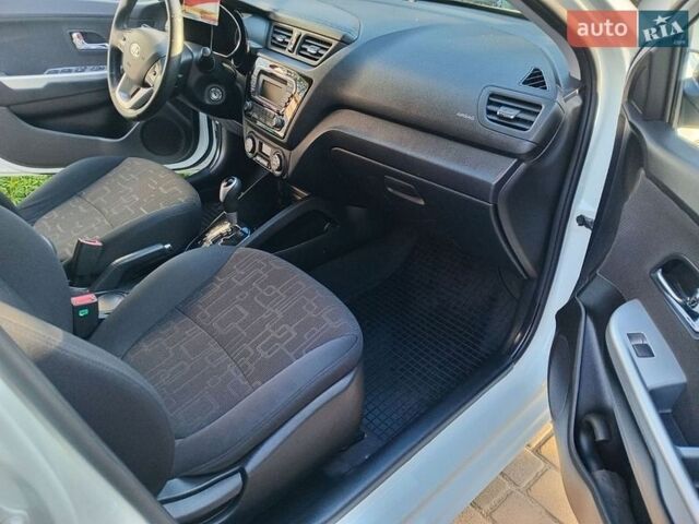 Белый Киа Рио, объемом двигателя 1.6 л и пробегом 28 тыс. км за 9500 $, фото 17 на Automoto.ua