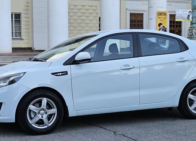Белый Киа Рио, объемом двигателя 1.4 л и пробегом 105 тыс. км за 6300 $, фото 3 на Automoto.ua