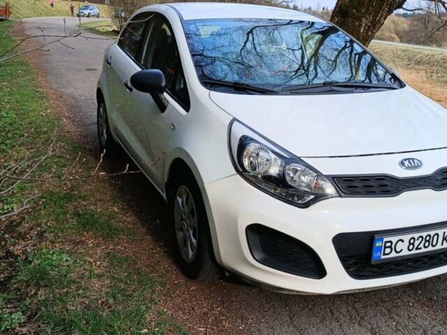 Білий Кіа Ріо, об'ємом двигуна 1.1 л та пробігом 210 тис. км за 6300 $, фото 6 на Automoto.ua