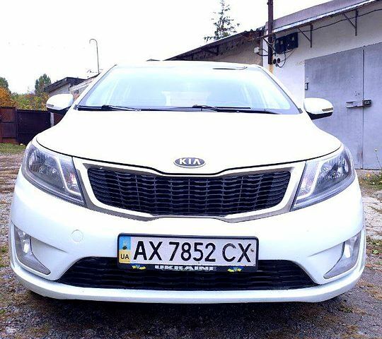 Белый Киа Рио, объемом двигателя 1.6 л и пробегом 296 тыс. км за 5500 $, фото 7 на Automoto.ua