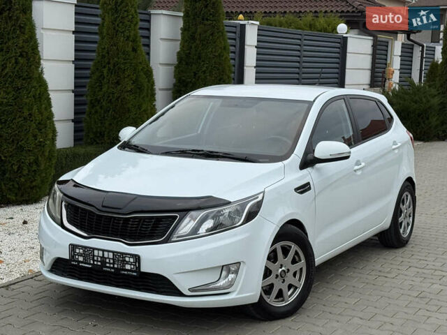 Білий Кіа Ріо, об'ємом двигуна 1.59 л та пробігом 163 тис. км за 8200 $, фото 1 на Automoto.ua