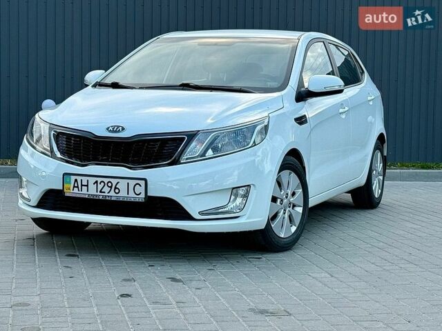 Белый Киа Рио, объемом двигателя 1.59 л и пробегом 28 тыс. км за 10000 $, фото 1 на Automoto.ua